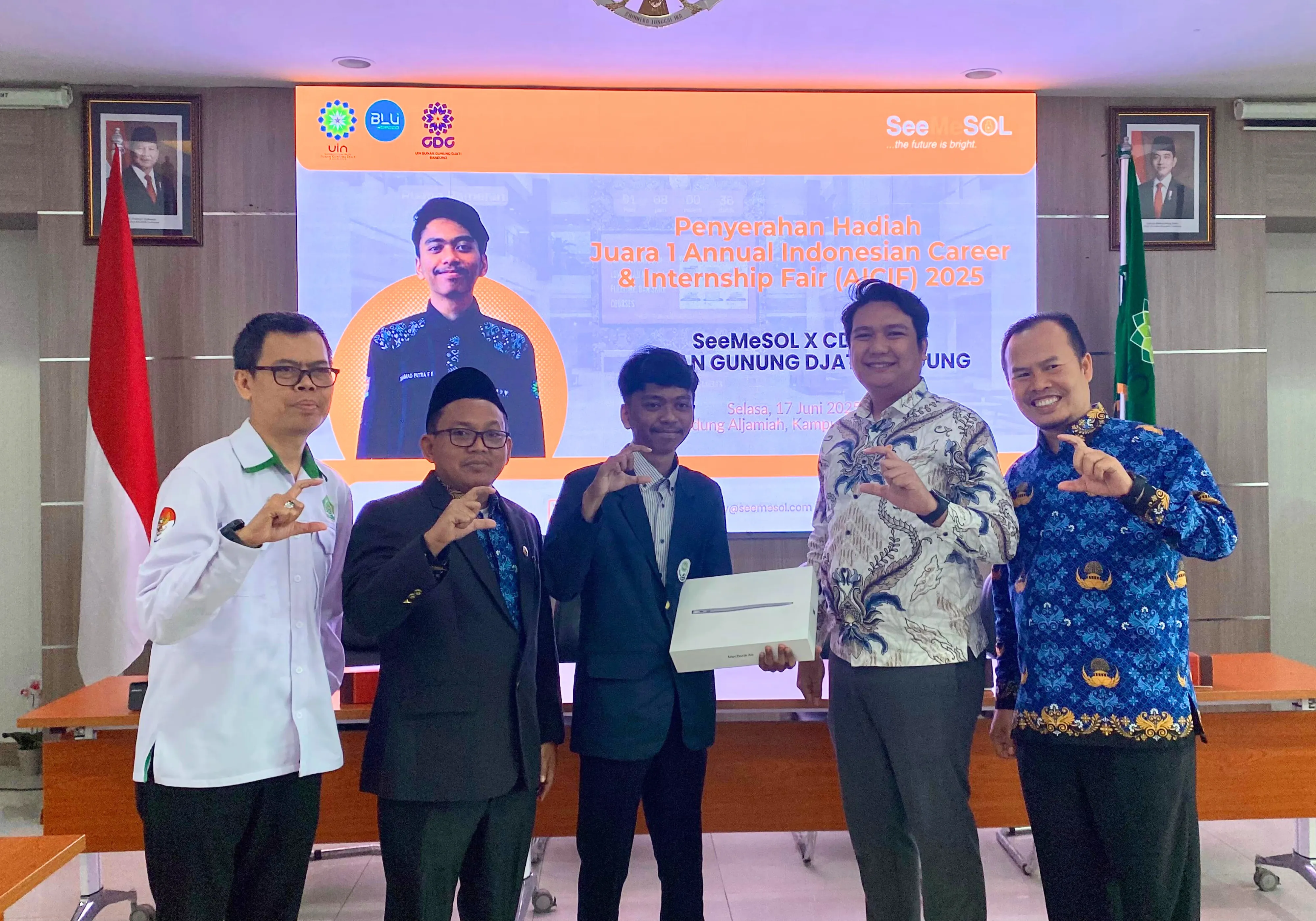 Mohammad Putera Fauzan Fatah wins Most Engaged Jobseeker at AICIF 2025
